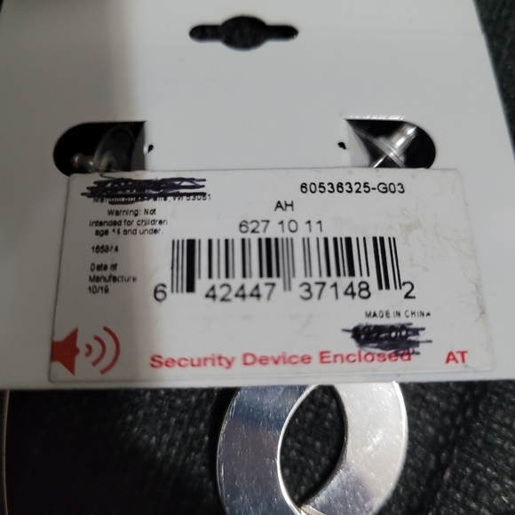 Nine West Women's Heart shaped Earrings NWT - Picture 5 of 5